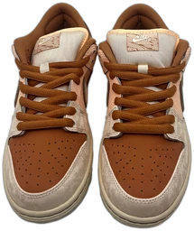 Dunk Low SB Trocadéro Gardens on Beezie.